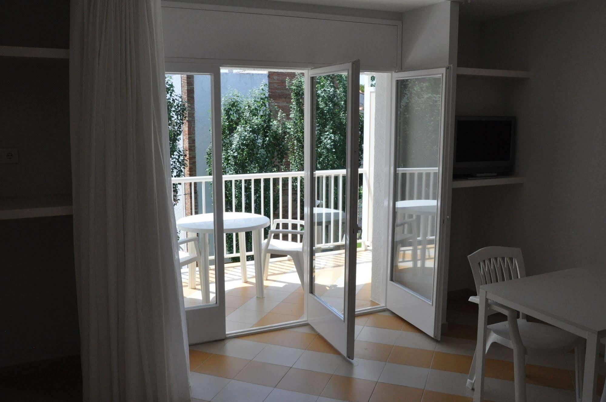 Apartamentos Sunway Amapola Sitges Exteriör bild